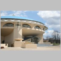Annunciation Greek Orthodox Church (built 1959-61) in  Wauwatosa, Wauwatosa, Wisconsin, photo Freekee, Wikipedia.jpg